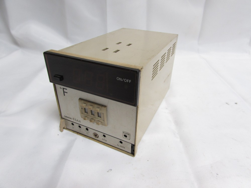 OMRON E5A4-S91J TEMPERATURE CONTROLLER 1A 250VAC ***GOOD***
