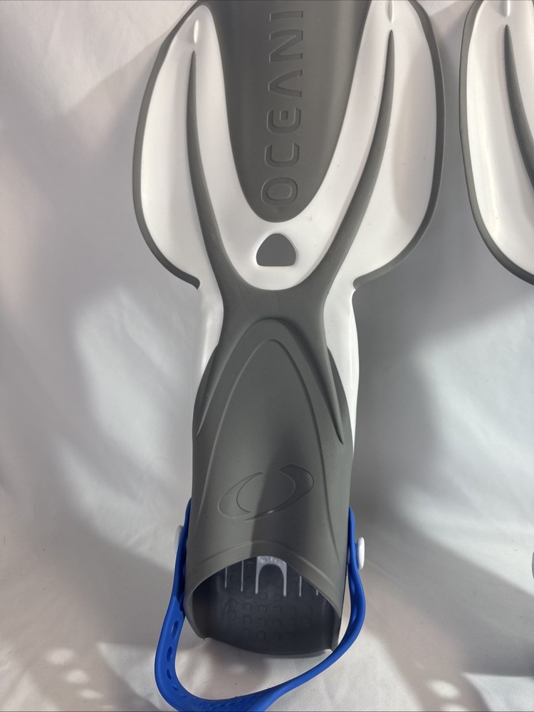 Oceanic Flippers Open Heel Snorkeling Size Small / Medium White/Gray