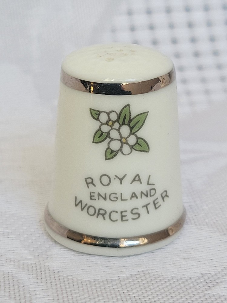Vintage Hand Painted Royal Worcester Doves Thimble