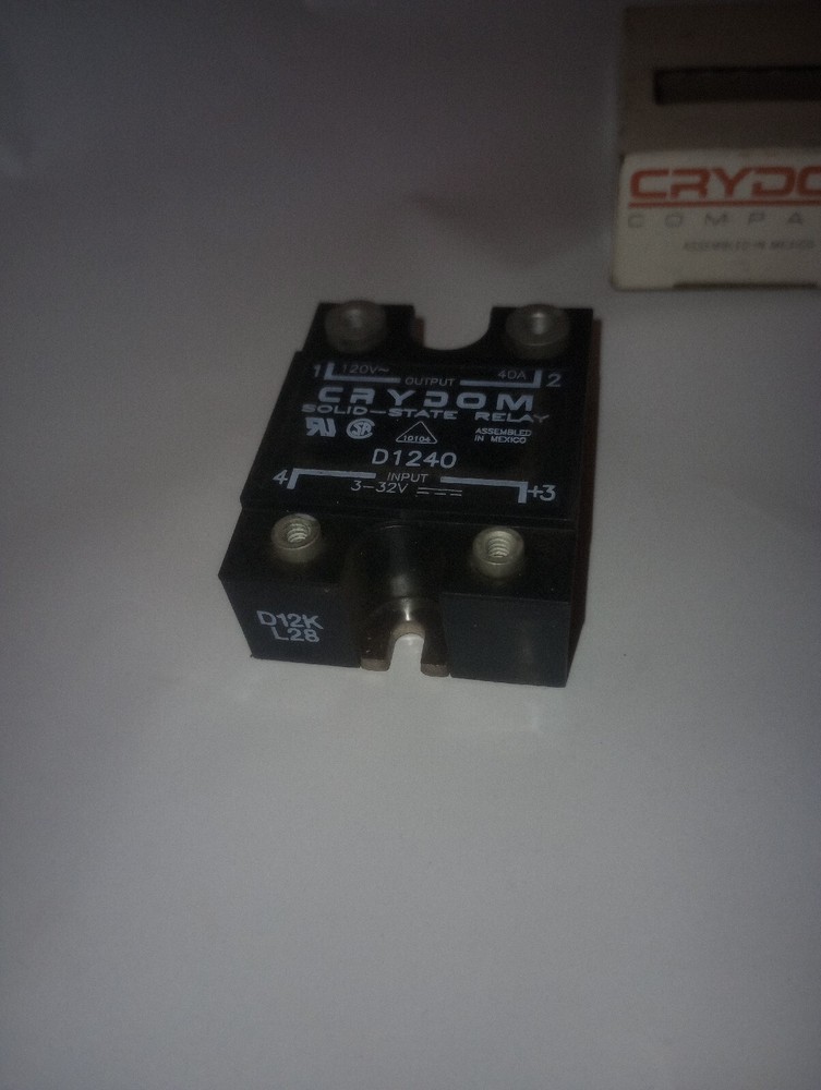 NEW GENUINE CRYDOM D1240 SOLID STATE RELAY 3-32V