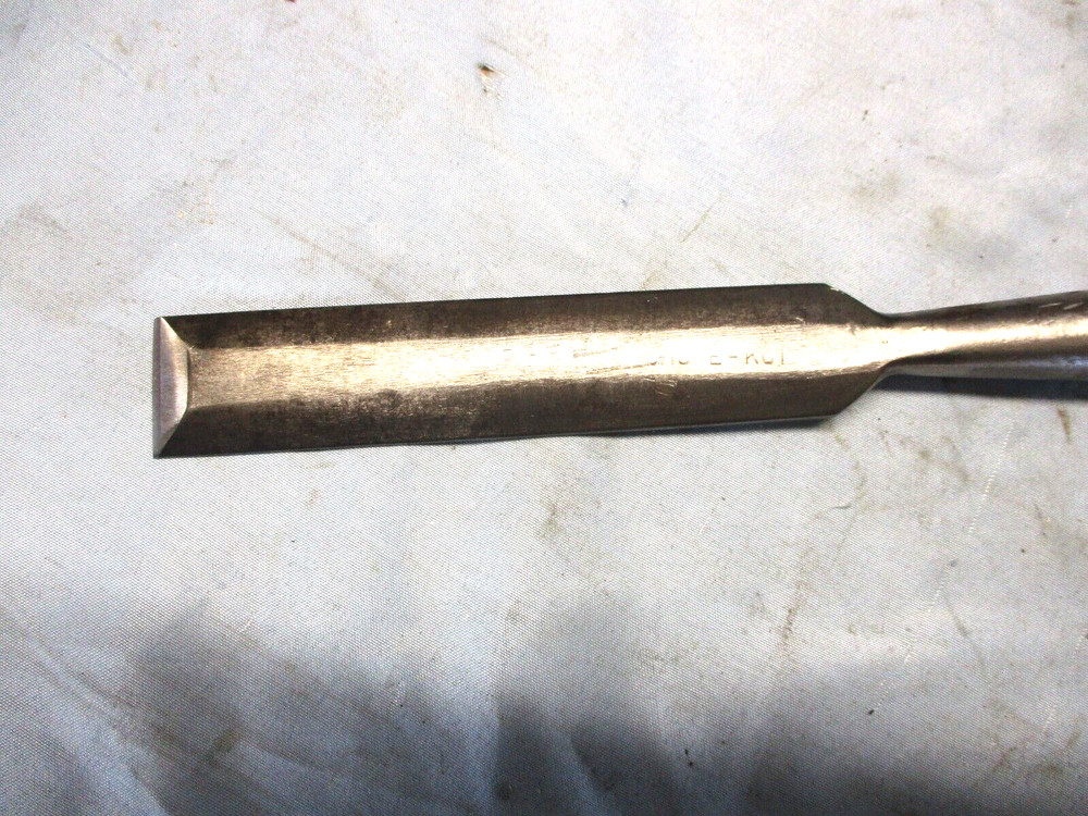 VINTAGE BEVEL EDGE SOCKET CHISEL - 1" WIDE - SIGNED: SHURE-KUT