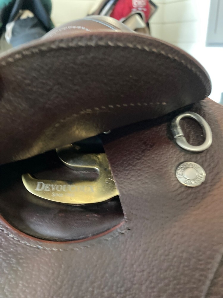 Super Comfy 17" Devoucoux Lab saddle with stirrup leathers