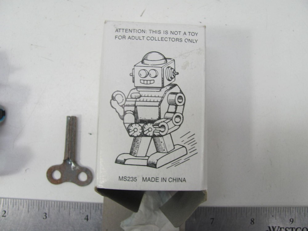 MS235 MS 235 ROBOT LILLIPUT WIND UP TIN ROBOT MINT
