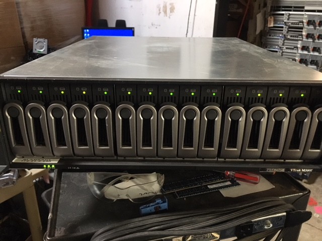 PROMISE VTRAK M500F No HDD SCSI RAID ARRAY  SATA DRIVE with Caddy