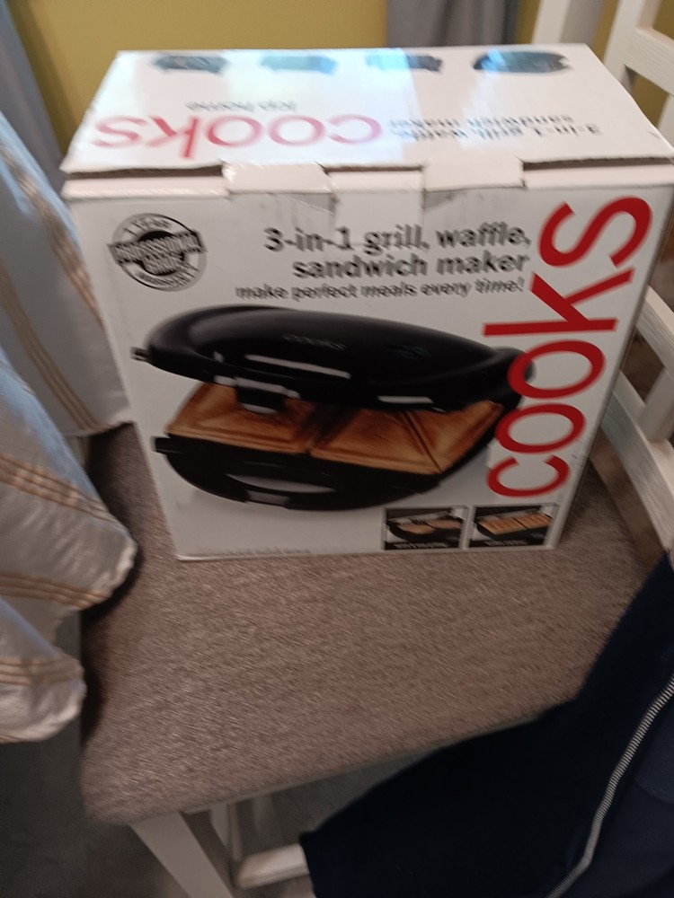 Cooks Grill Waffle And Sandwich Maker Open Box