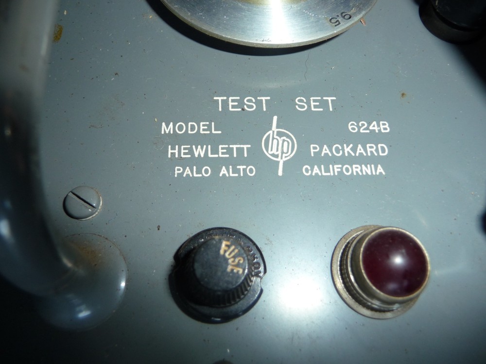 Vintage HEWLETT PACKARD (hp) Model 624B Test Set