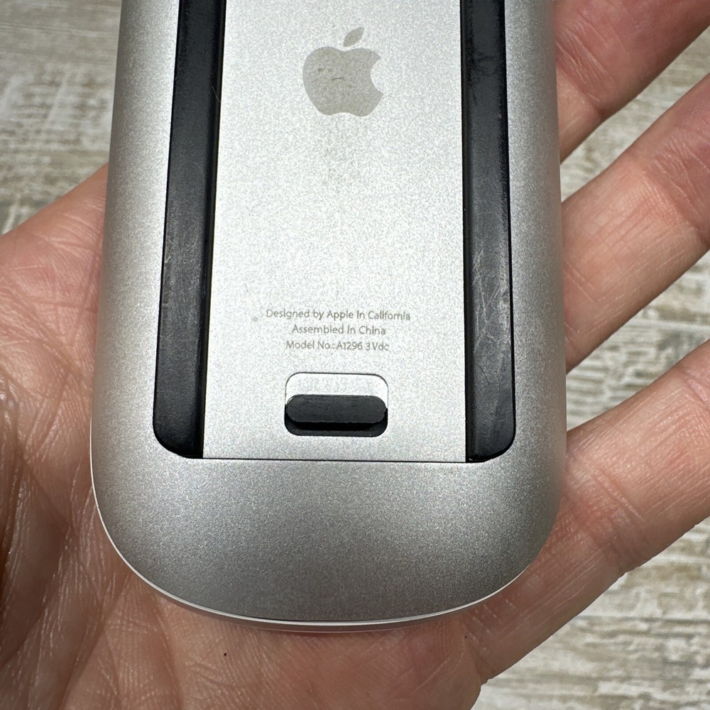 Apple Magic Mouse Bluetooth Wireless Model A1296 Needs 2 AA Batts - Not Included