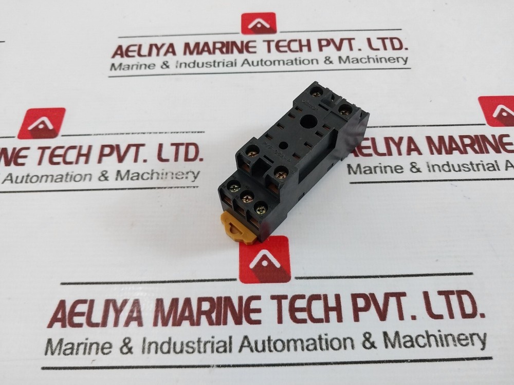 Omron PYF-08A-P DIN Rail/Surface Mounting 8-pin Socket