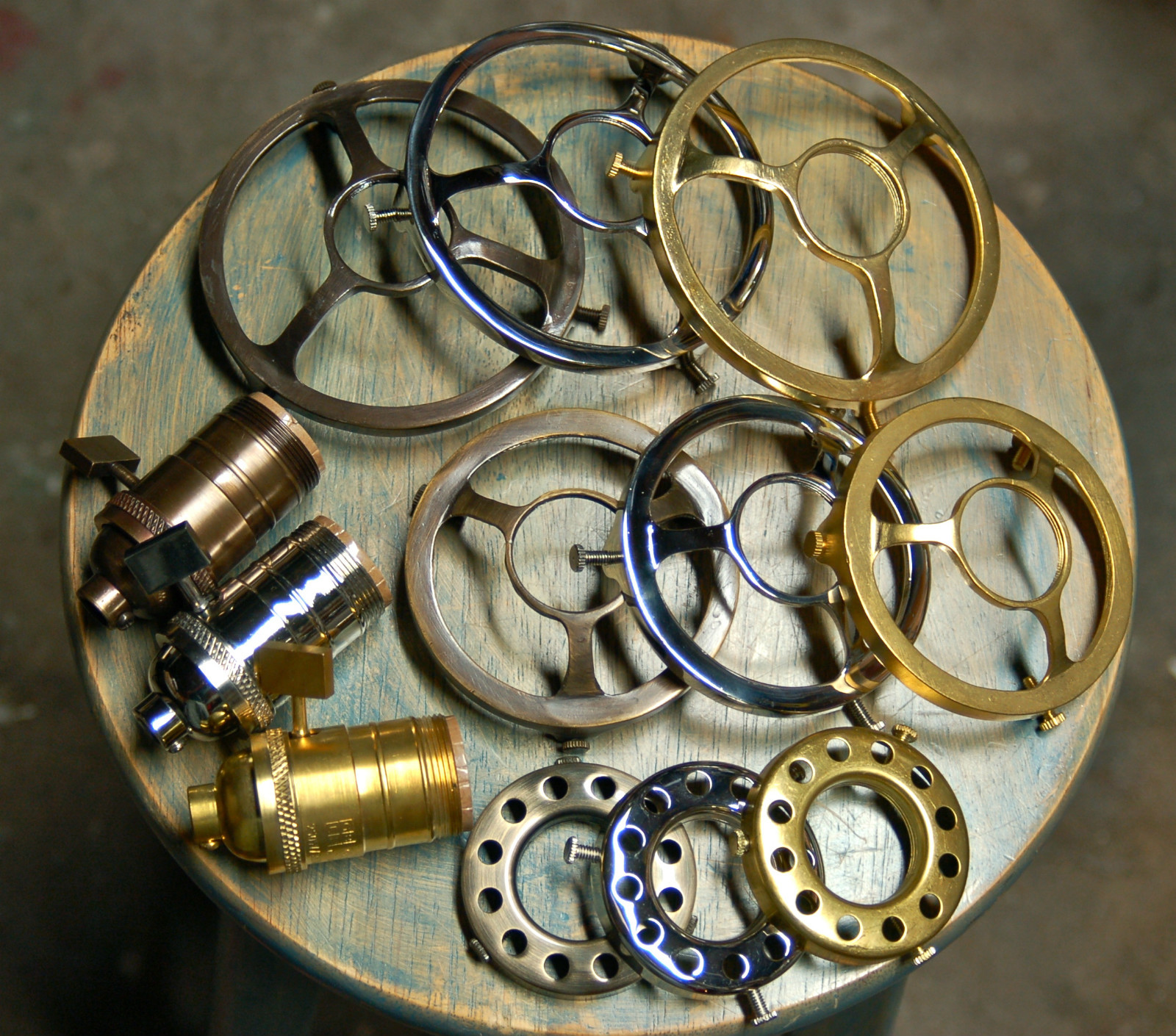 2-1/4" Fitter - Uno Threaded Shade Holder, Stamped Brass - Socket Sold Separate