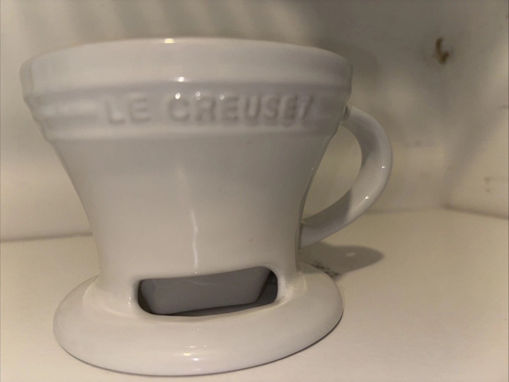 Le Creuset Ceramic Coffee Pour Over Dripper White Mug Handle EUC Filter Brewer