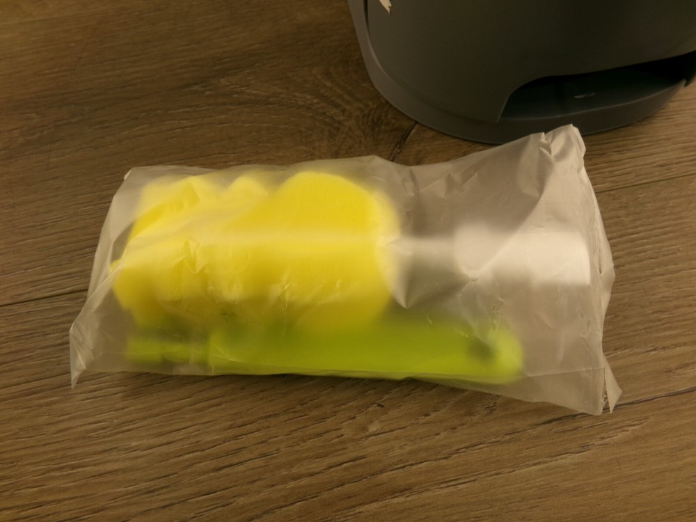 Cozyzone Automatic Rice Storage 26.5 lb L1