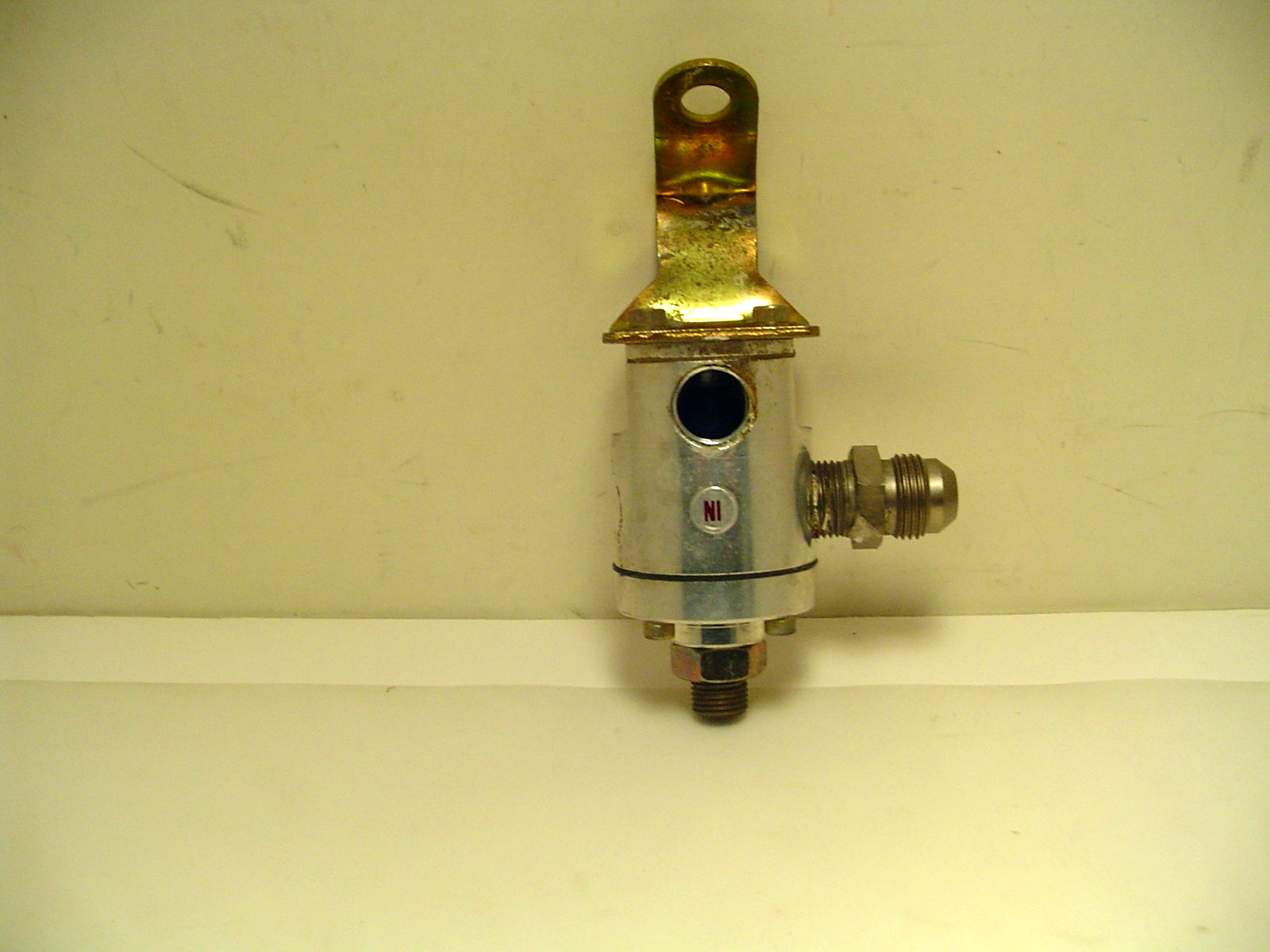 Mallory 4207 Adjustable Fuel Pressure Regulator 3/8" NPT Threads w/ Bracket USED