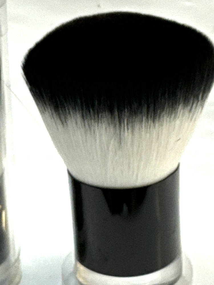 2 urban essentials makeup brushes