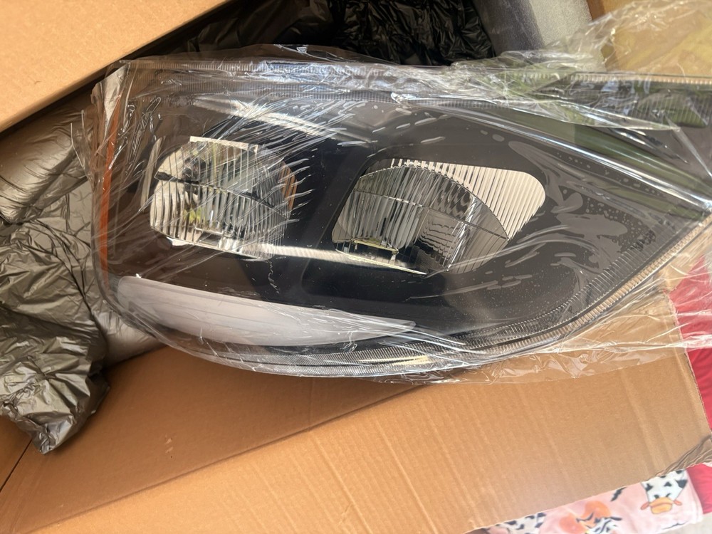 18-21 Freightliner Cascadia Headlight