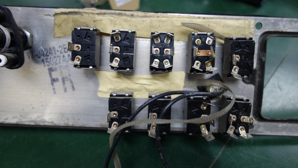 Peterbilt 379 Dash Switch Panel 17-04241-2E00