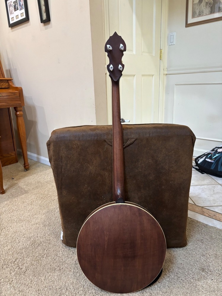 Gold Tone 5 String Banjo. Perfect condition!