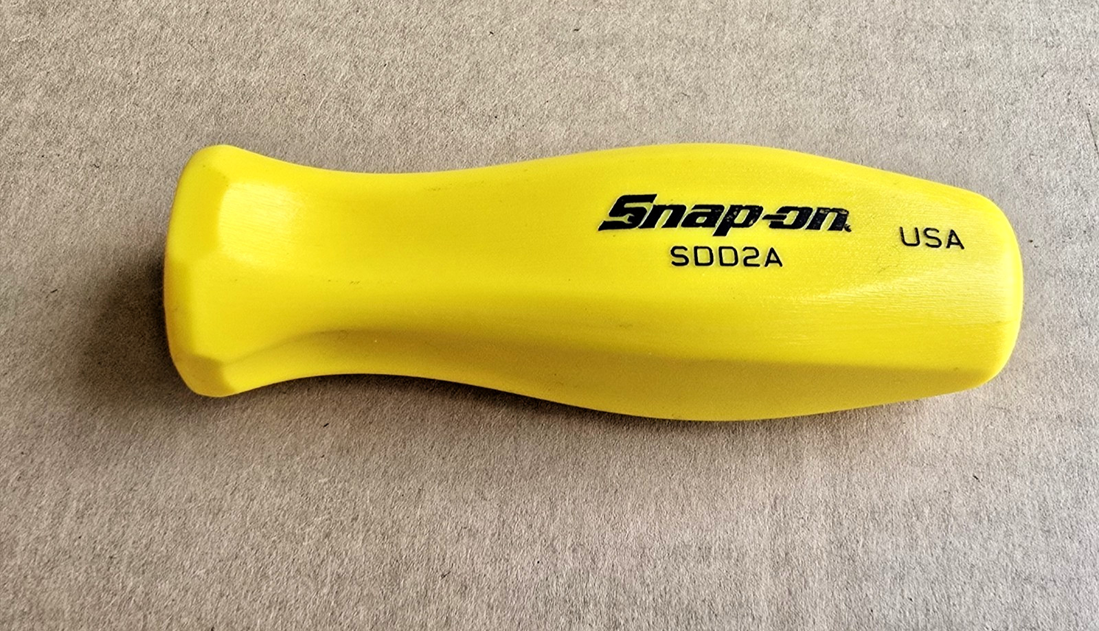 SNAP-ON TOOLS CLASSIC YELLOW HARD PLASTIC SCREWDRIVER HANDLE SDD2A DISCONTINUED