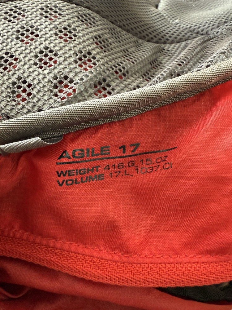 Salomon Agile 17 Hydration Pack Hiking Backpack Red Adjustable