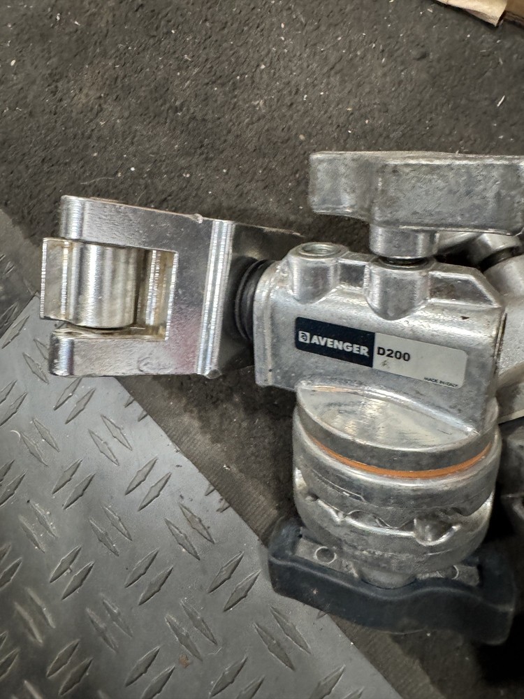 Avenger D200 Grip Head