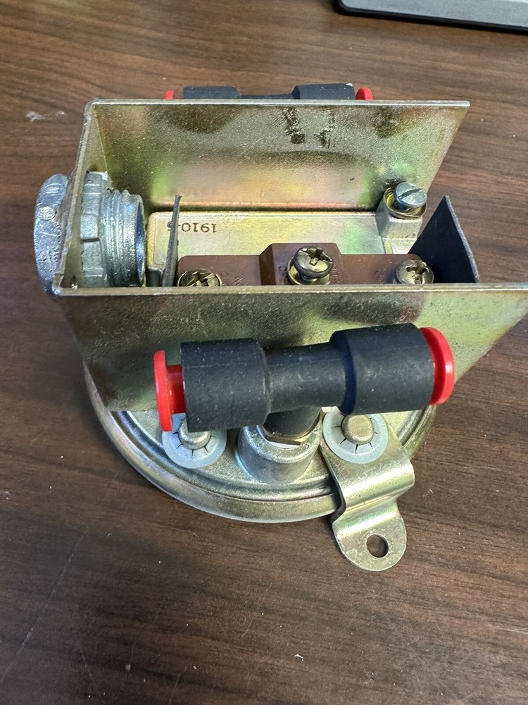 Dwyer Instruments 1910-5 Pressure Switch
