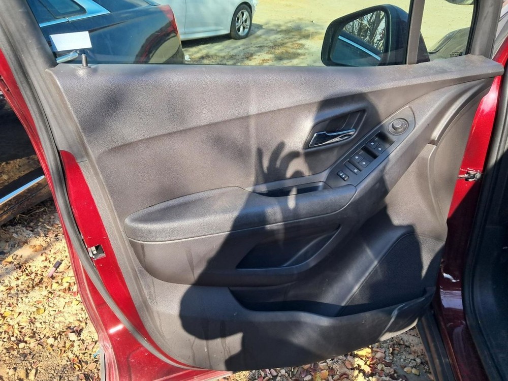 TRAX 2017 Glove Box 4860568