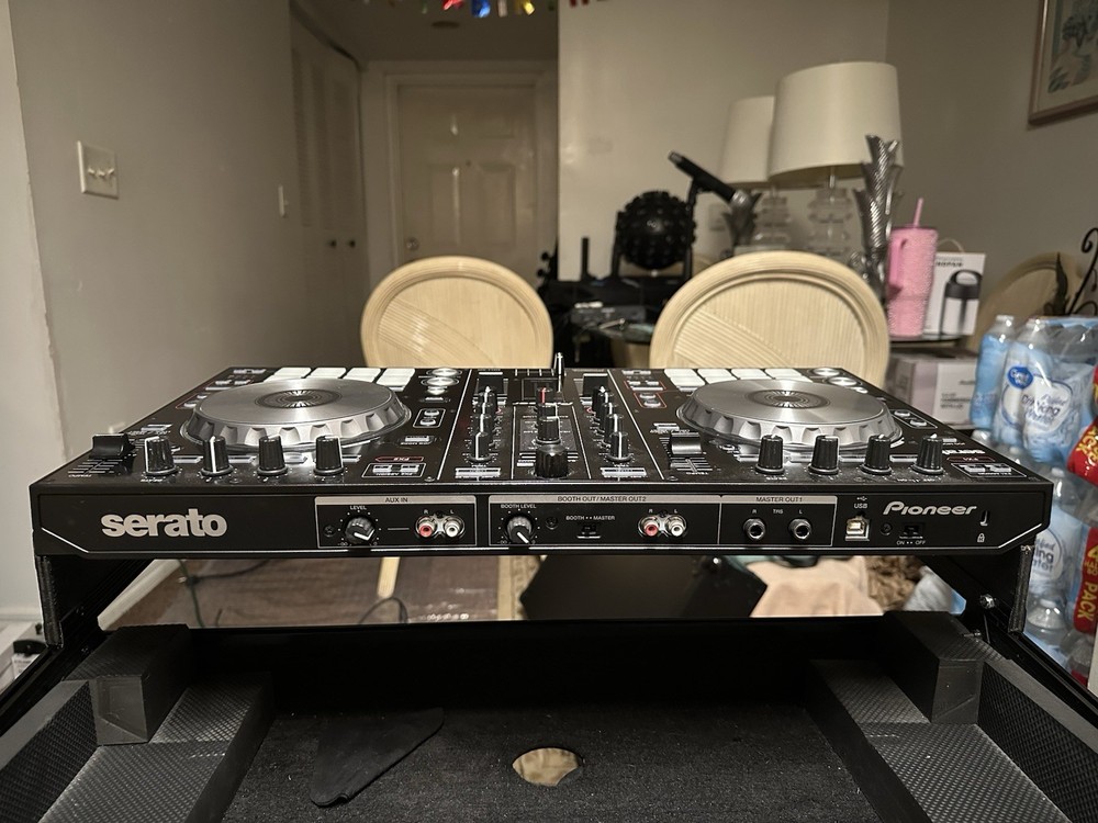 Pioneer DDJ-SR Digital DJ Controller with Case