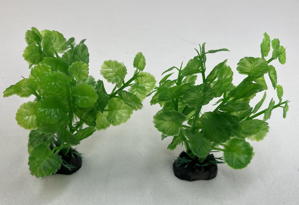 2 PC Xunyee Plastic Aquarium Plants