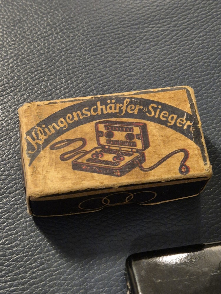 WW2 genuine German Soldier safe razor blades sharpener with box