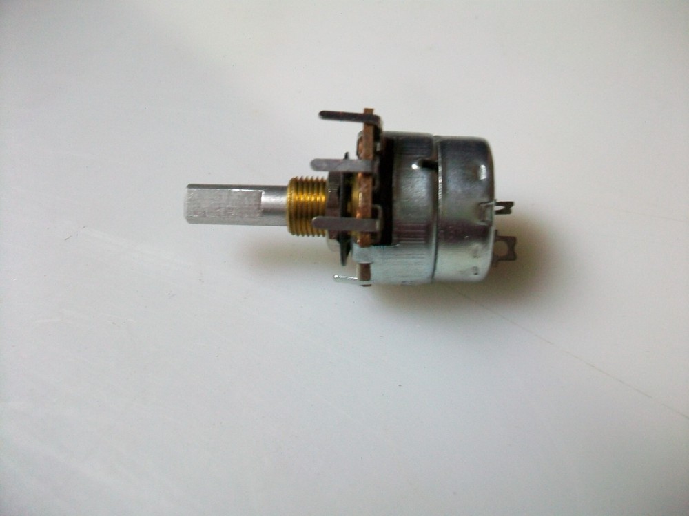 CLAROSTAT 5K OHM LINEAR TAPER POTENTIOMETER W/ SWITCH - 1/2" SHAFT WITH SWITCH