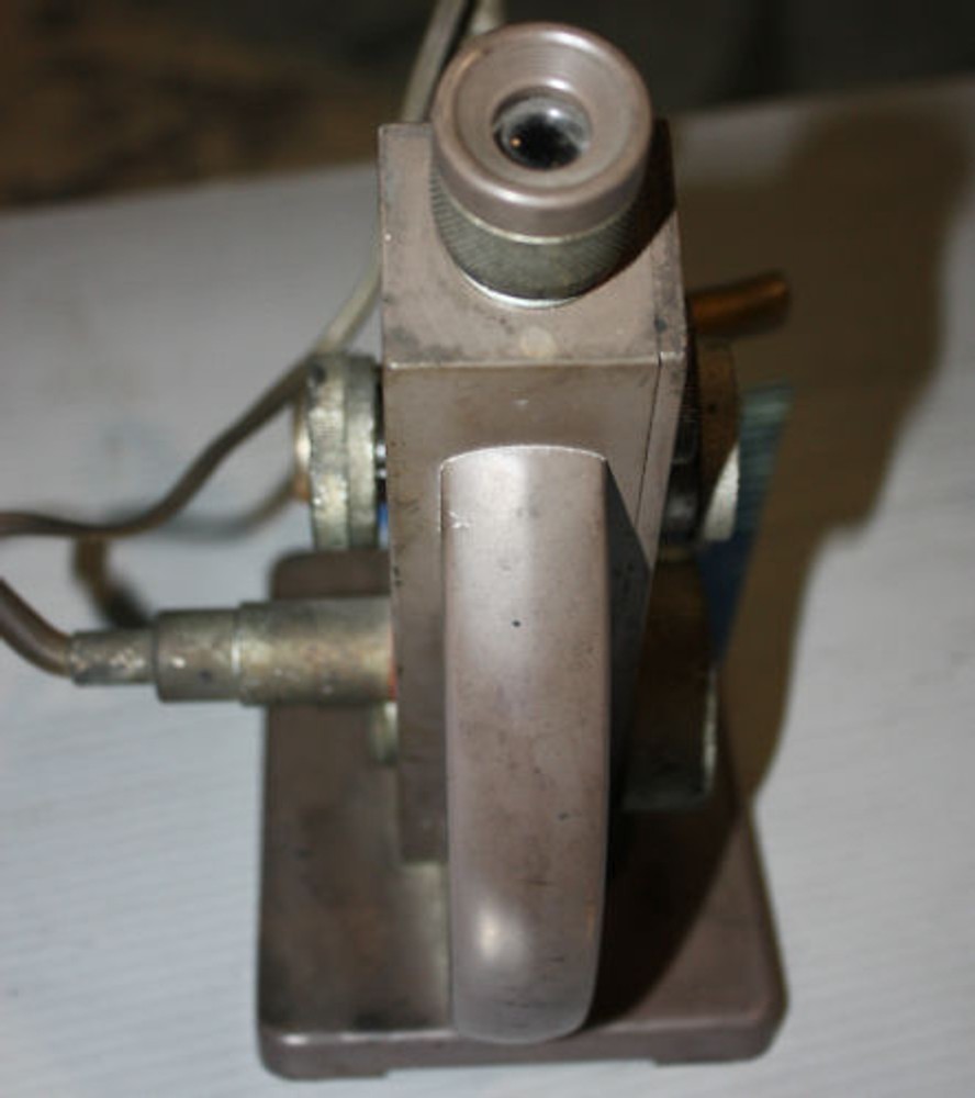 Atago Benchtop Abbe refractometer and light source