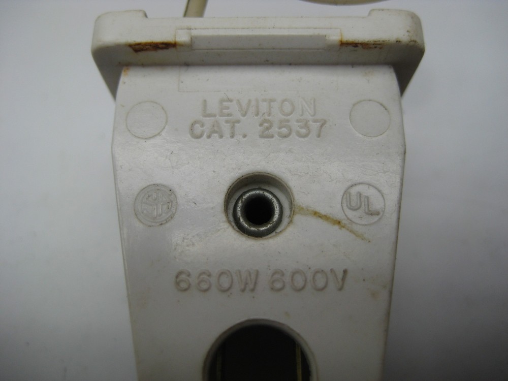 LEVITRON 2537 LIGHT POST HOLDER UNMP