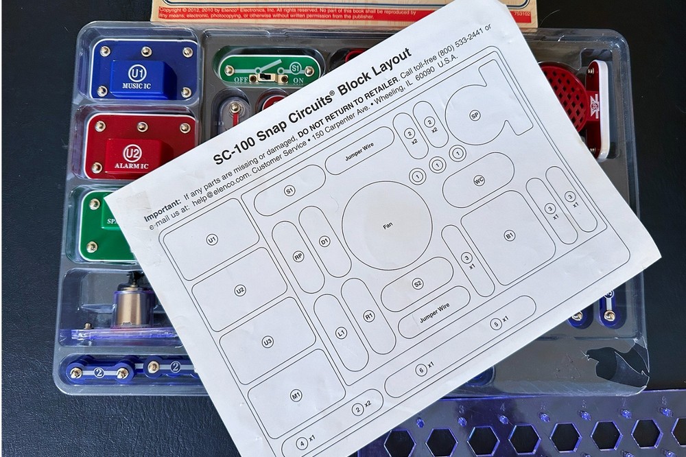 Snap Circuits Jr. SC-100 Electronics Exploration Kit COMPLETE