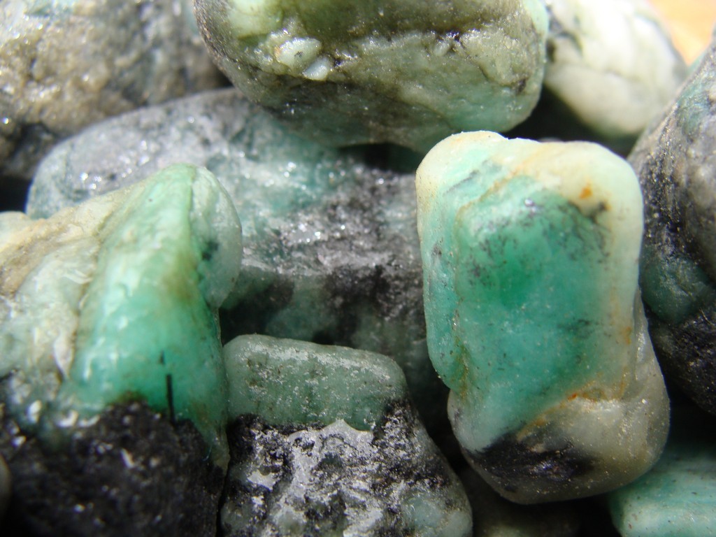 500 Carat Lots of Unsearched Natural Emerald Rough + a FREE faceted gemstone