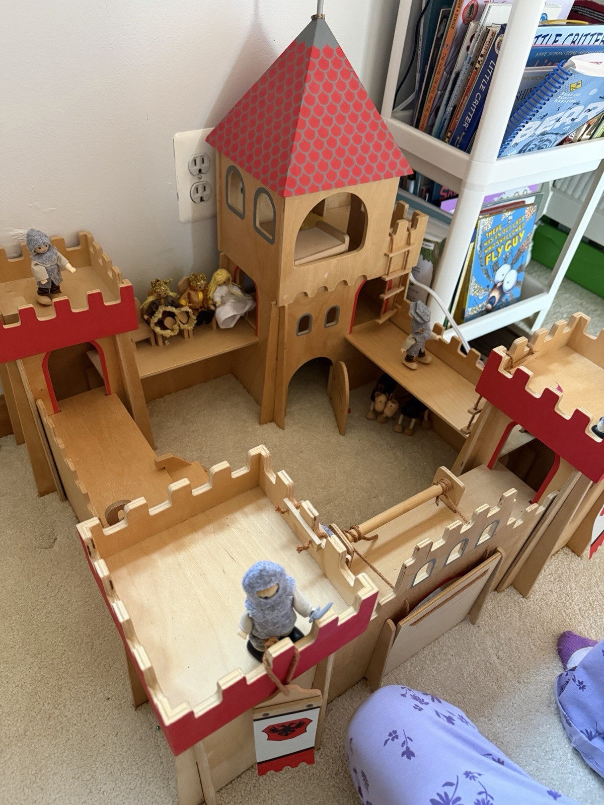 Classic Wooden Castle Set With Horses, Knights, Royalty. Easy Assembly