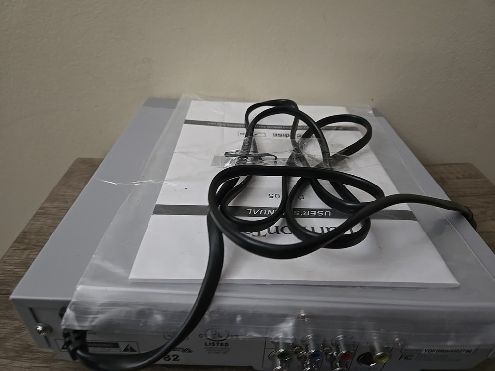 HarmonTec DV-105 Progressive Scan DVD/VCD/CD Player No Remote