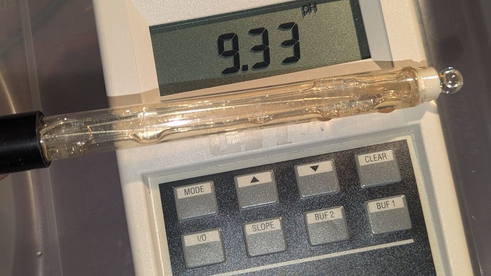 Omega PHH-257 Microprocessor PH Meter w Case & Probes READ CONDITION