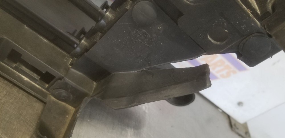 19 FORD F150 3.0L UPPER AIR SHUTTER ASSEMBLY