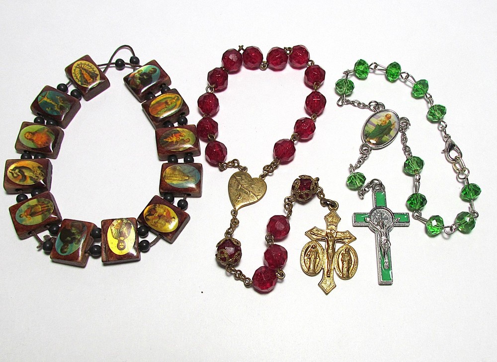 VINTAGE CHAPLETS AND WOOD BRACELET