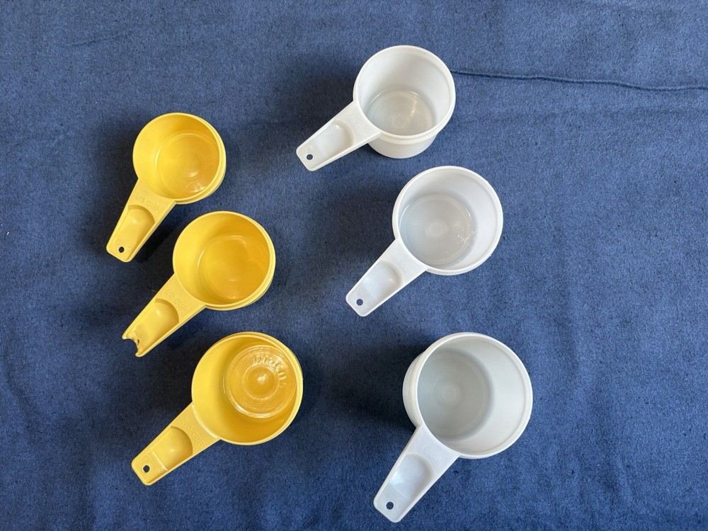 Vintage White And Yellow Tupperware Nesting Measuring Cup Set