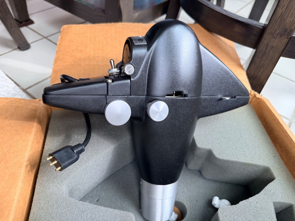 Reichert project - O - chart visual acuity projector model 11082