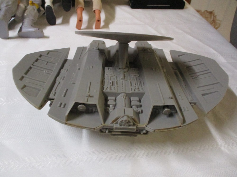 BATTLESTAR GALACTICA CYLON RAIDER SHIP