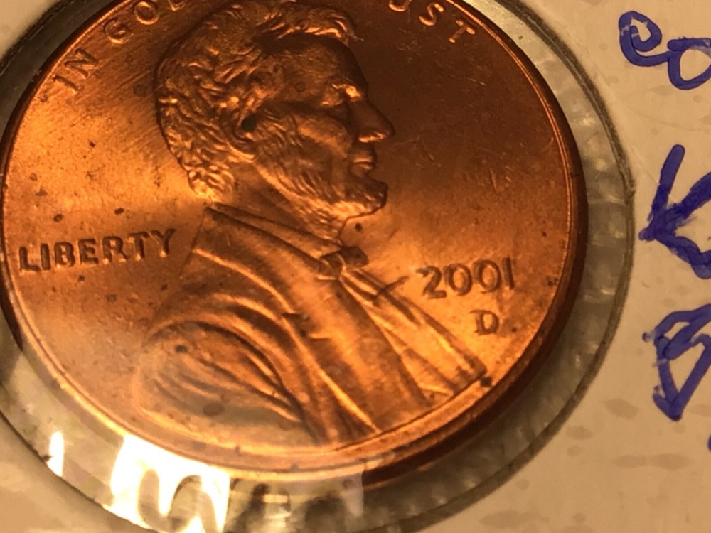 2001 Lincoln penny Extra copper on front by # 2. Minting Error.