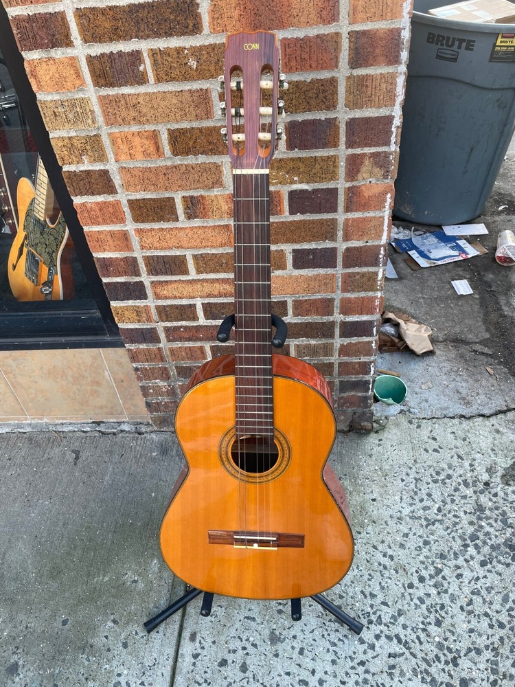 Conn C-10 Nylon-String Classical Guitar