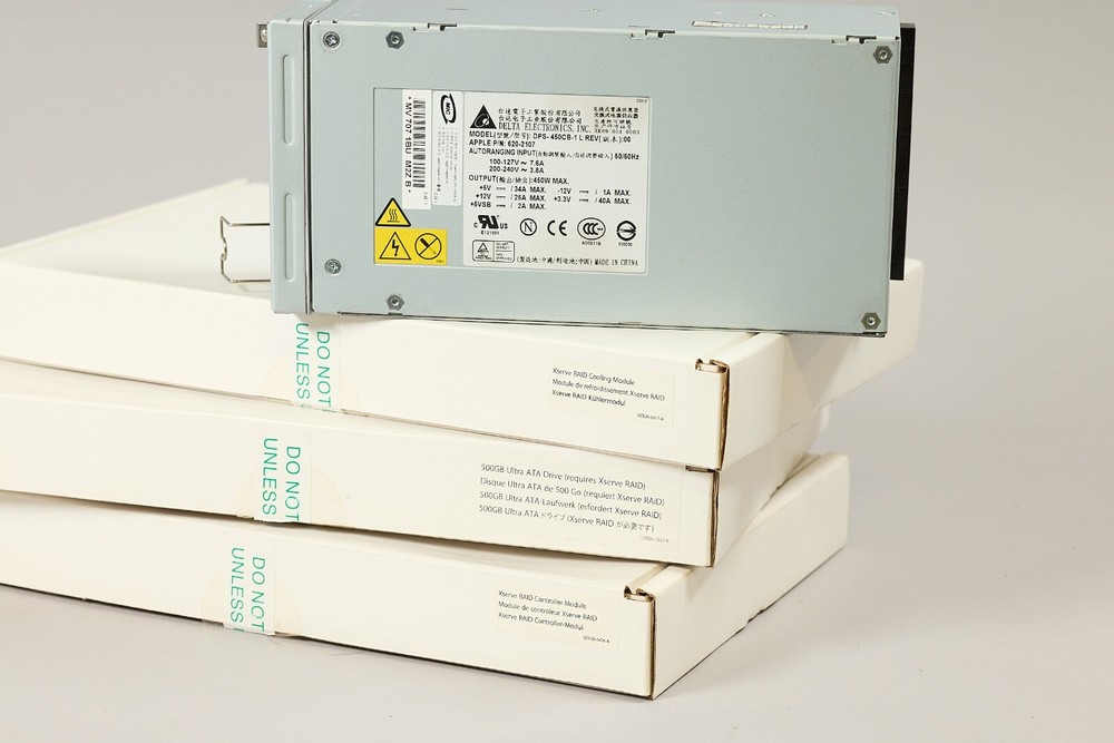 Apple X-Raid Kit includes,Power supply,Drive Module,Cooling Unit,RaidContlr