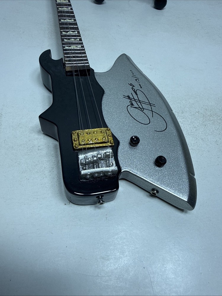 Miniature Bass Guitar For KISS GENE SIMMONS Ax USED