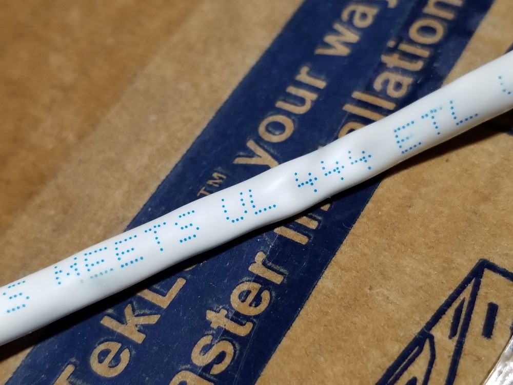 Berk-Tek 24/4P HyperPlus Cat5E Riser U/UTP Network Cable White /100ft