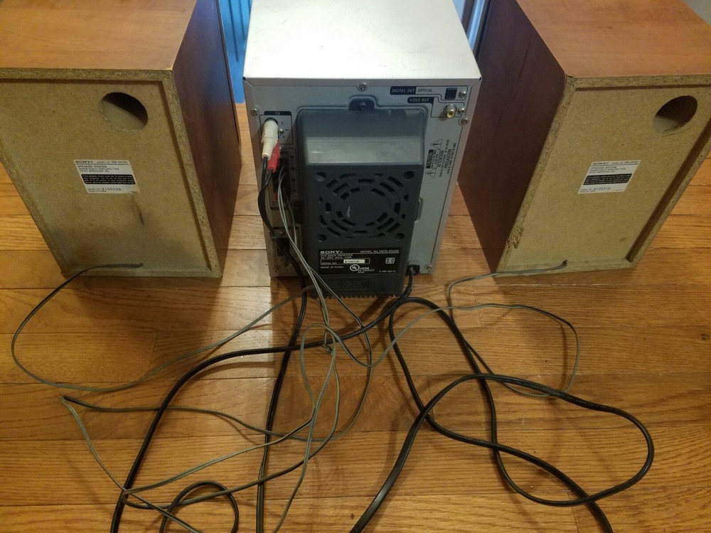 Sony Compact System DVD Deck Receiver Model CMT-DV2D With Speakers Rough