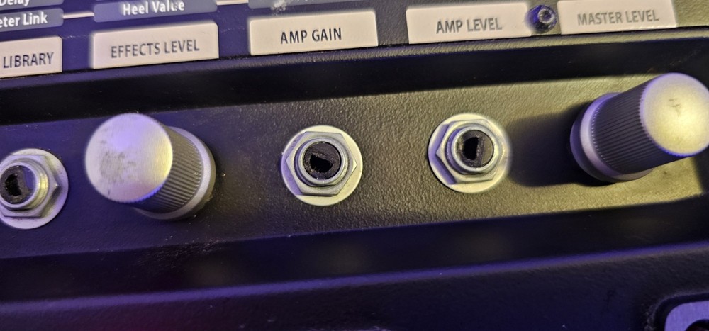 DigiTech RP500 Multi-Effects Guitar Effect Pedal - missing 3 knobs