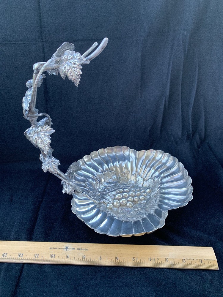 Vtg Williams Hutton & Sons Silver Plated Grape Stand Holder Figural Grape Leaf