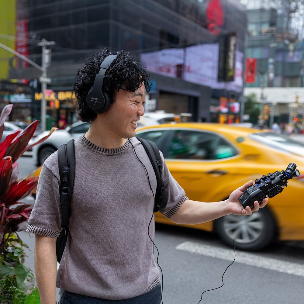 Zoom H6studio 8-Track 32-Bit Float Handy Recorder